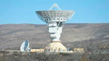 Milei analiza realizar una inspección técnica en la base espacial en Neuquén: "Hay algo raro"