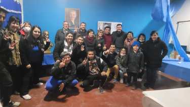 Los legisladores Marinao, Casamiquela y Berros -actores en el reclamo de la reunión del PJ- en la UB de Jacobacci. Foto Gentileza