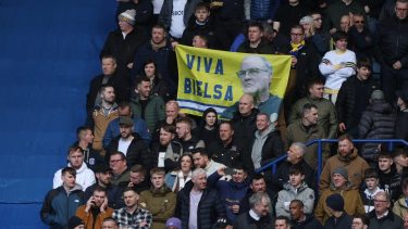 A pesar de los malos resultados de la temporada, Bielsa se convirtió en el gran ídolo de Leeds.