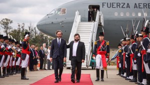 Gabriel Boric llegó a Argentina, en su primera gira internacional como presidente de Chile