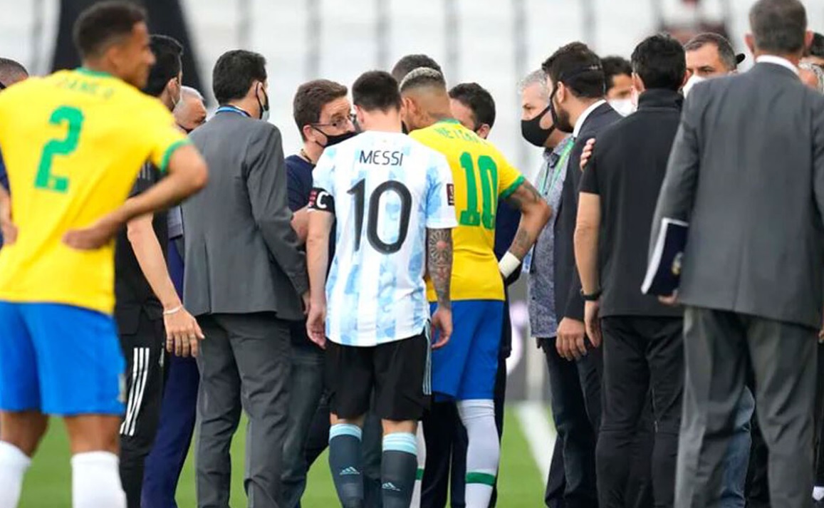 El partido entre Brasil y Argentina corresponde a las Eliminatorias Sudamericanas rumbo al mundial de Qatar. 