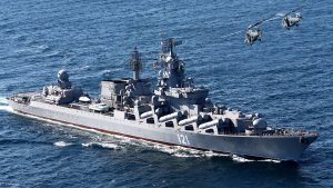 Se hundió buque insignia ruso Moskva y Ucrania afirma que sus misiles lo impactaron