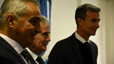 Busamia, Moya y Elosu Larumbe, los representantes del TSJ en el Jurado de Enjuiciamiento. (Foto: Matías Subat)