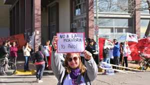 Unter Cipolletti se moviliza por el reclamo salarial en Puente 83