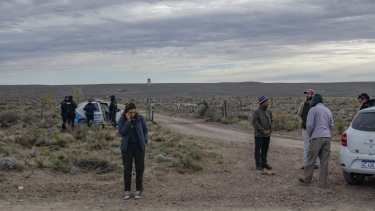 Tras un intento de desalojo, se llevó a cabo una reunión de los integrantes de la comunidad con el fiscal Jefe Martín Lozada. Foto: gentileza