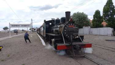 La Trochita emprende este sábado el último viaje de la exitosa temporada estival 2021/22 en territorio rionegrino. Foto: José Mellado.
