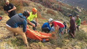Un turista extranjero vio la caída de un parapentista en el cerro Catedral