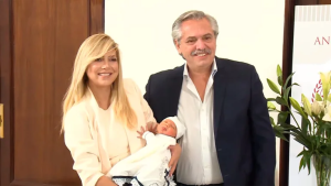 Alberto Fernández y Fabiola Yañez presentaron a su hijo: «es un oasis en un tiempo tan difícil»