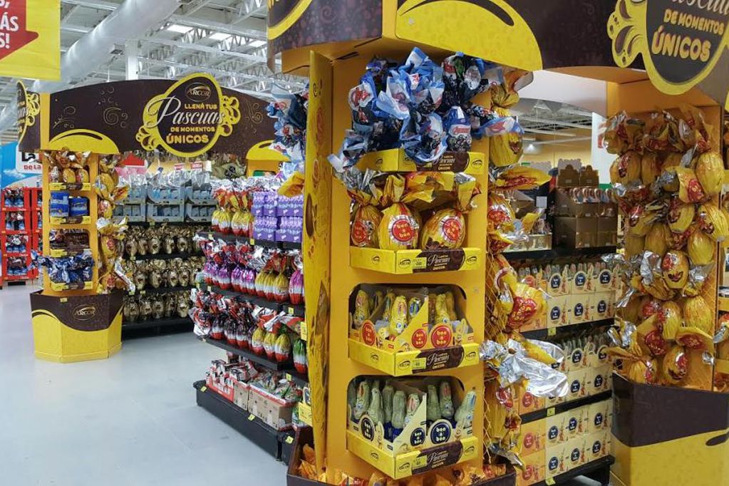 Una oferta de huevos de pascua en supermercado terminó en una escandalosa pelea.