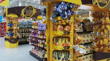 Una oferta de huevos de pascua en supermercado terminó en una escandalosa pelea.