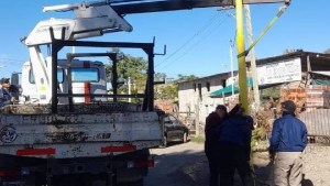 Instalan un semáforo para controlar el tránsito en acceso a barrios de la zona sur de Regina