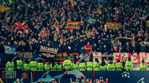 «El que no salta es un inglés», el cantito en la cancha de Manchester City