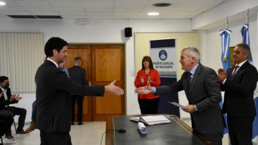 Maximiliano Bagnat, a la izquierda, juró ante el presidente del TSJ, Evaldo Moya. (Foto: Matías Subat)