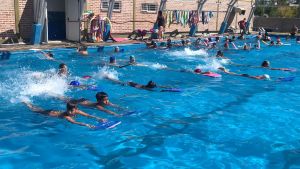 Ola de calor: este año las piletas y colonias de verano salen más caras que un alquiler en Roca