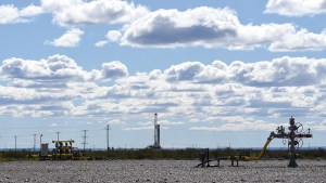 Moderado respaldo de las petroleras a la flexibilización del cepo para Vaca Muerta