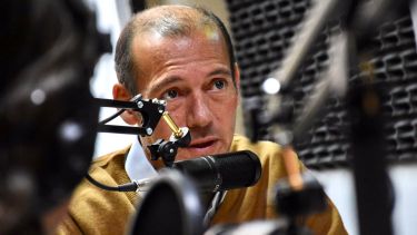 El gobernador de Neuquén brindó una entrevista a la radio de Río Negro. Foto: Matías Subat.