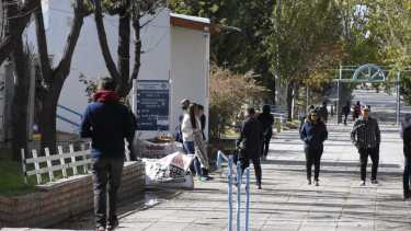 La caída de los sistemas informáticos de la Universidad del Comahue generó "graves perjuicios académicos", dijo el rector Gustavo Crisafulli. Foto Yamil Regules.