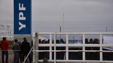 Militantes del gremio petrolero fueron a presenciar el acto en Loma Campana (Matías Subat)