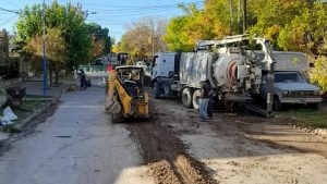 Los trabajos de reemplazo de cañerías de agua avanzan a buen ritmo en el centro de Roca