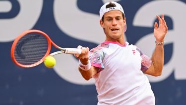 Sólido debut del Peque Schwartzman en Barcelona.