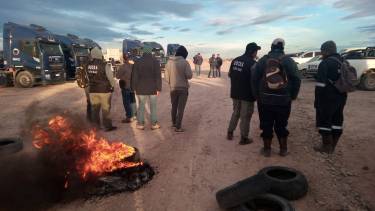 Los referentes de Uocra cortaron desde temprano el acceso a la planta de la firma en Allen. (foto: gentileza An Allen)