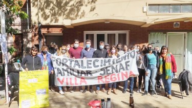 Trabajadores de la SENAF de Villa Regina, reclaman mejores condiciones laborales. (Foto Néstor Salas)
