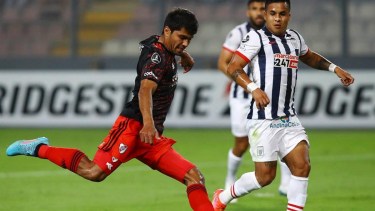 El defensor paraguayo continuará internado y mañana se le realizarán nuevos estudios.