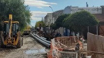 Imagen de El recambio de cañerías cloacales avanza a buen ritmo en pleno centro de Roca