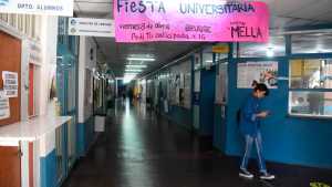 Vuelven las clases presenciales a la Universidad del Comahue en Roca, pero sigue el conflicto con la calefacción