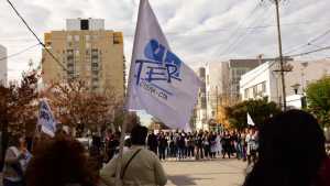 Reclamo docente en las puertas de la obra social Ipross, en Roca