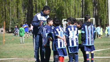 Delincuentes robaron todos los materiales que tenían los chicos de la escuelita de fútbol infantil, "Paso a Paso", en Roca. Foto Gentileza Juan Carlos Flores.