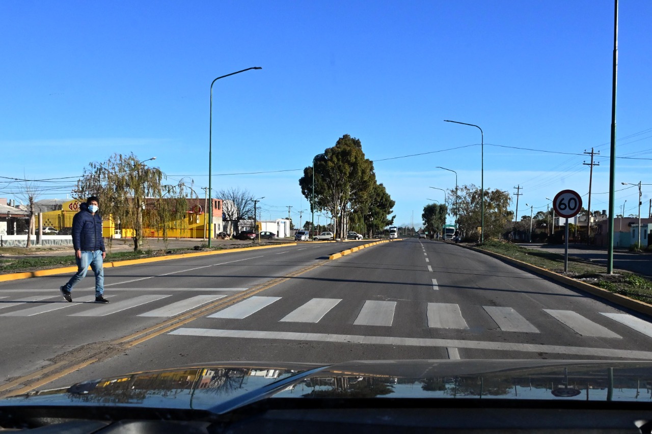 La nueva avenida Perón se extiende desde la ruta Nacional N° 3 hasta la terminal de ónmibus. Foto: Marcelo Ochoa.