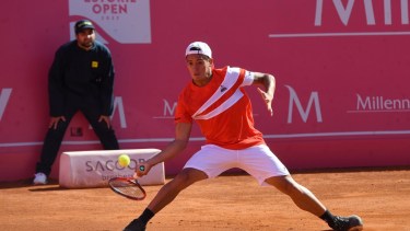 Seba Báez y otro éxito en el certamen de Estoril. Es el único argentino que queda en carrera para semis. 