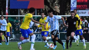 Brasil le ganó a Argentina 2 a 1 en el torneo jugado en Francia y cuando terminó el partido los jugadores se fueron a las manos. 