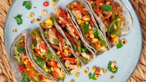 Tacos de pollo con masa de porotos