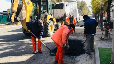 Esta semana se hicieron tareas de bacheo sobre la avenida Colón.