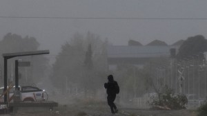 Alerta amarillo por vientos en Neuquén y Río Negro: hay pronóstico de nevadas en la cordillera