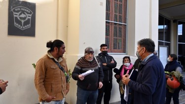 Integrantes de las Comunidades Indígenas de la Zona Atlántica presentaron un documento en la Legislatura de Río Negro. Foto: Marcelo Ochoa