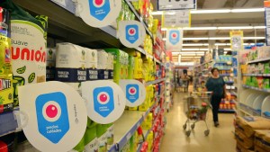 Ante la faltante de productos, el Gobierno endurece los controles en supermercados
