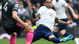 El Cuti Romero fue figura en el triunfo del Tottenham, que se acerca a la Champions