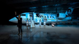 ¿Lo viste? Presentaron el avión «Tango D10S» en homenaje a Diego Maradona