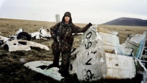 Malvinas: contactó a un museo por Facebook para devolver restos de un avión caído en la guerra