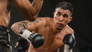 Sánchez se impuso en las tarjetas y retuvo su título