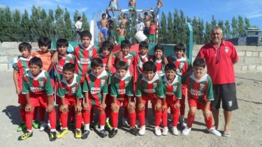 Osvaldo Ponce fue un gran referente del futbol barrial de Roca.  Foto Gentileza.