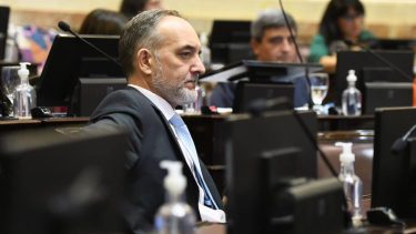 El senador Martín Doñate le pidió a Carreras que «revierta» la situación con los gremios