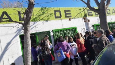 La fumigación fue ordenada por el consejo de educación de Cipolletti. Foto: Gentileza.