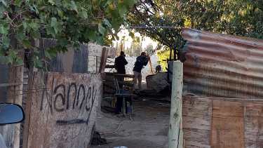 La casilla se incendió a la madrugada y se consumió por completo. (foto: Rodrigo Sandoval)