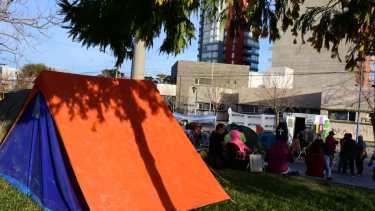 Continúa el acampe policial y anunciaron una marcha provincial a Viedma