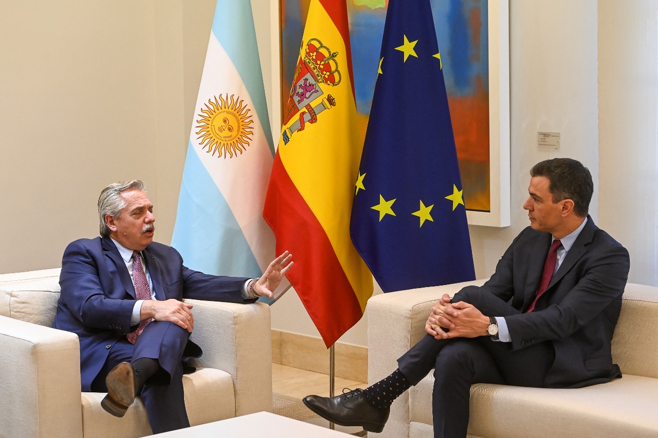 El presidente argentino durante su entrevista con Pedro Sánchez. 