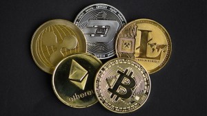 Caída de criptomonedas: Bitcoin perdió más del 11% de su valor